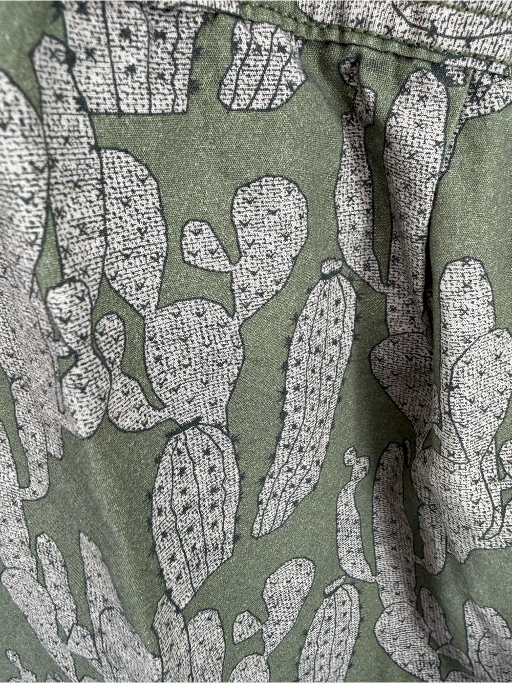 Casual Olive Green Short-Sleeve Button-Down Shirt with Cactus Print - Picture 6 of 7
